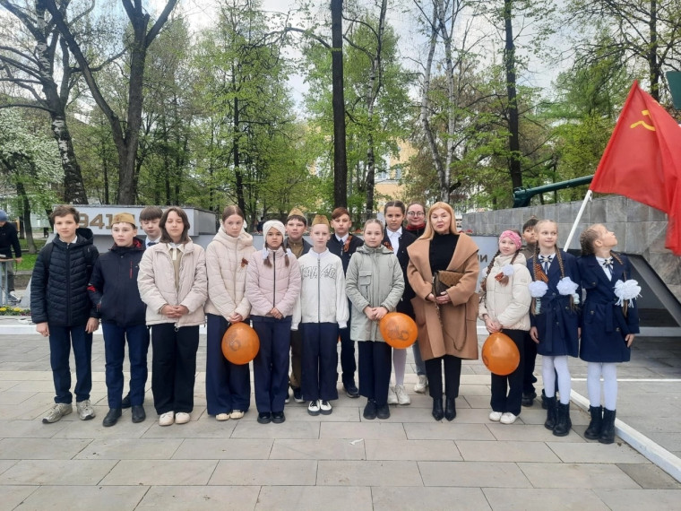 Митинг у Памятника бойцам 174 артдивизиона имени Комсомола Удмуртии.